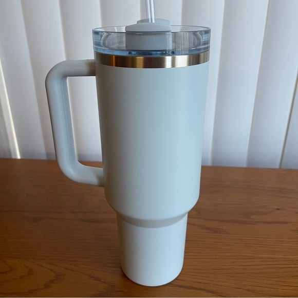 Stanley x Starbucks Spring Blue Tumbler 40oz - Picture 4 of 9